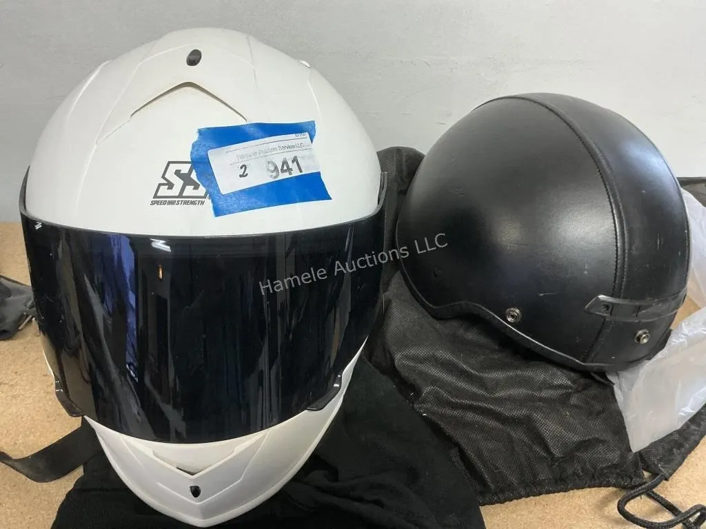 2 Helmets