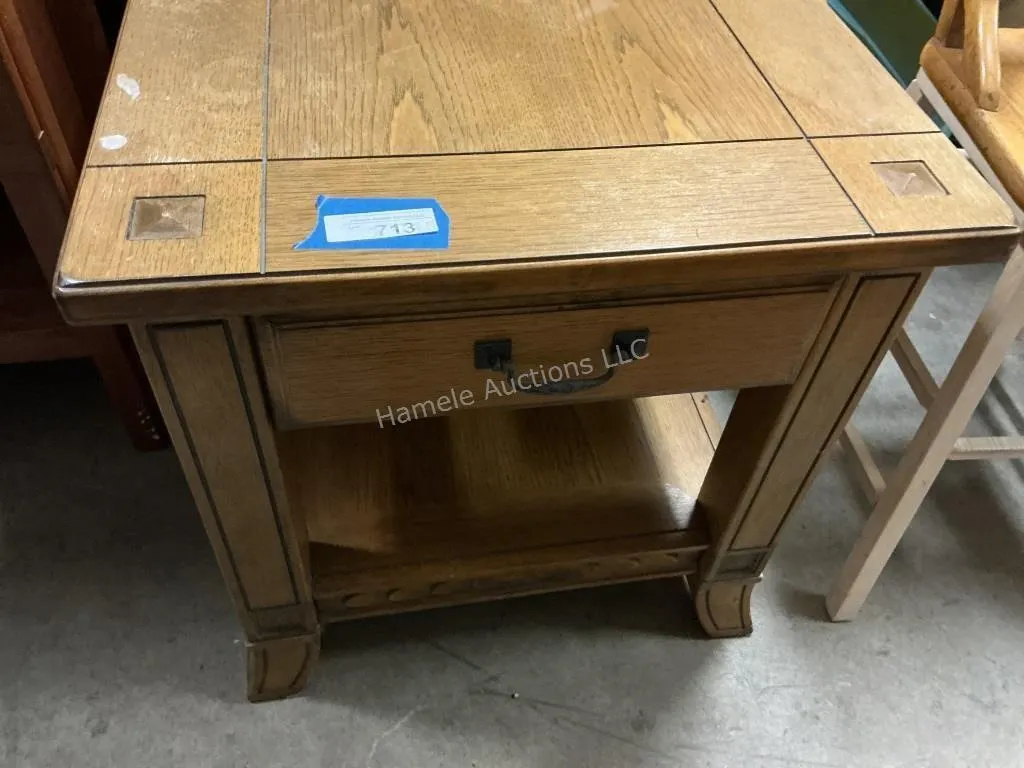 End Table - Approx 28 x 24 x 25" high