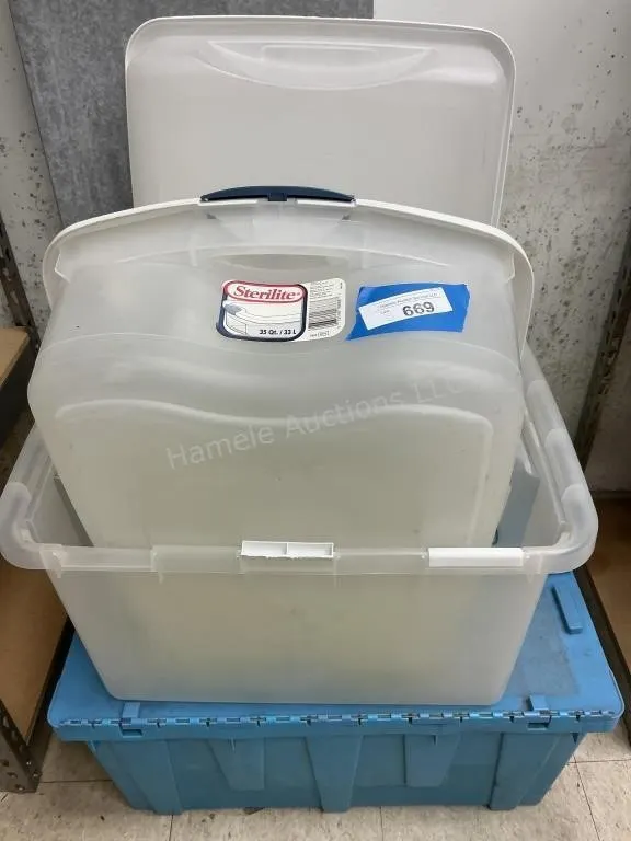 4 Plastic Totes