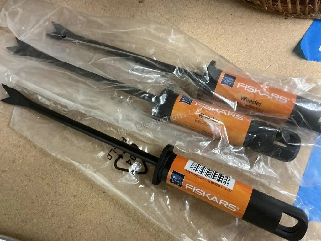 3 Garden Weeders