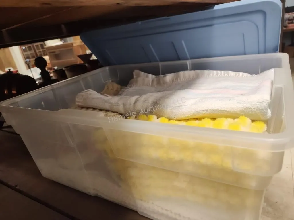 Tote of blankets
