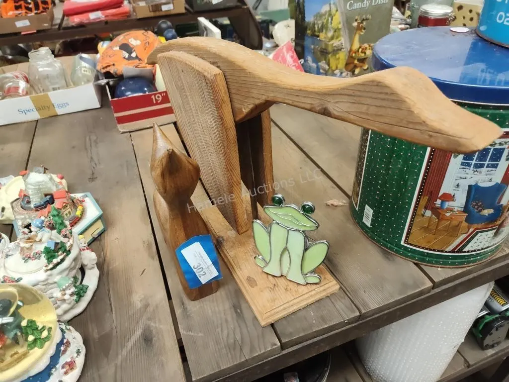 3 decor items