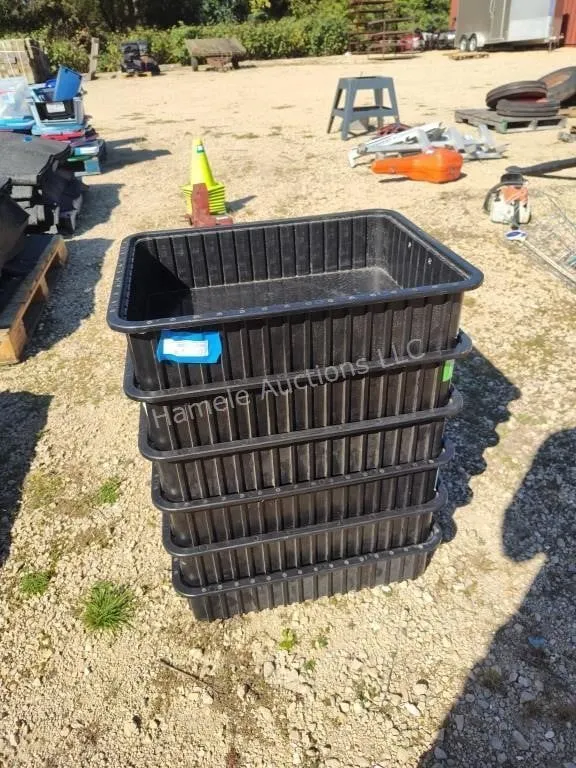 6 plastic bins