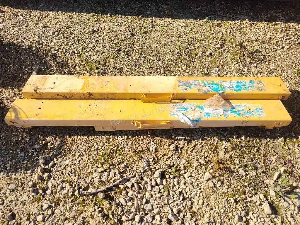 2 folding sawhorses