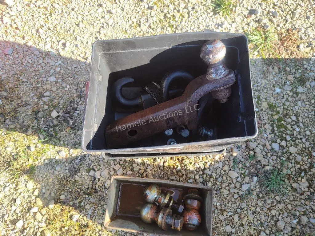 Hitch, balls and hooks