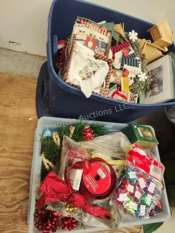 2 totes Christmas decor