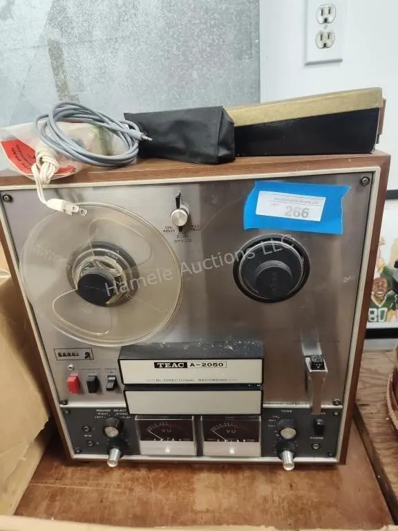 TEAC A-2050 Tape recorder