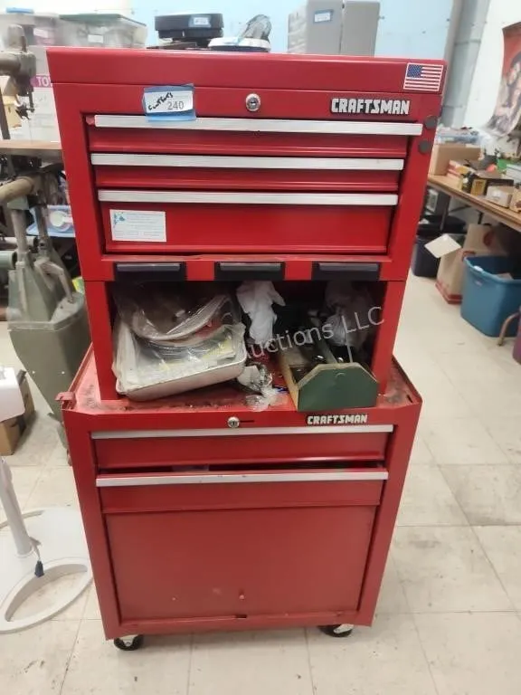 Craftsman rolling tool box