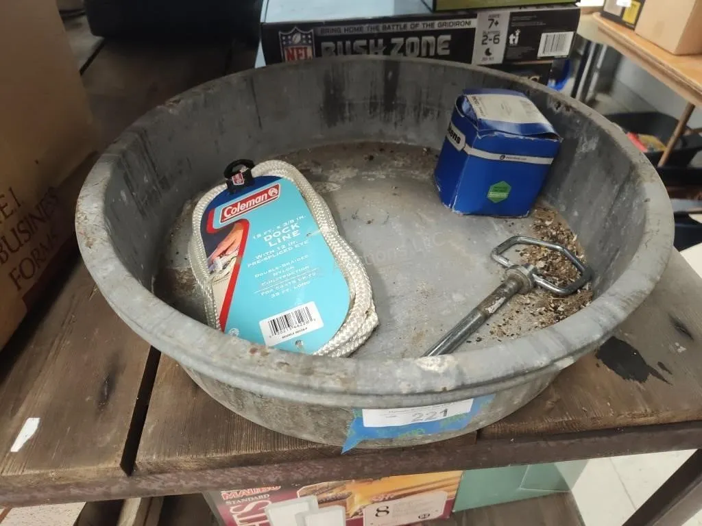 2 oil pans, rope and other