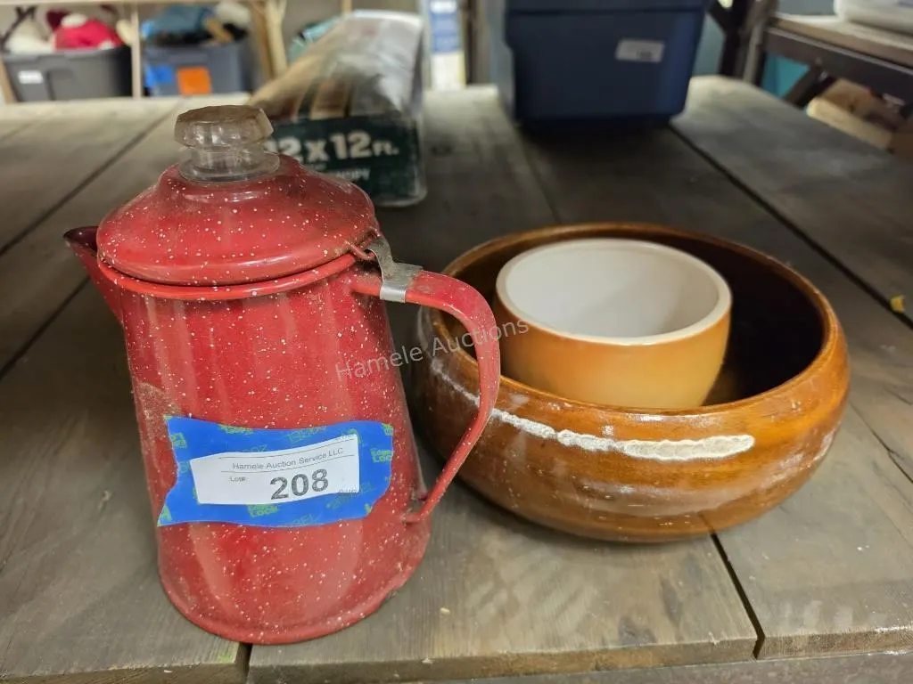 Pots and coffee pot
