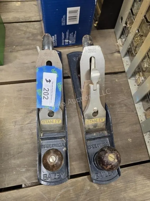 2 Bailey planes