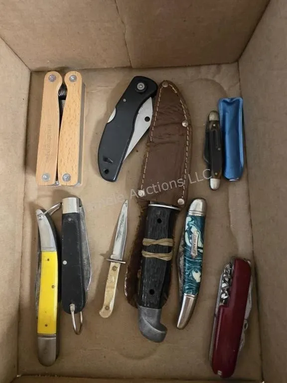 Assorted knives