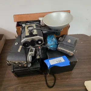 Assorted  vintage cameras