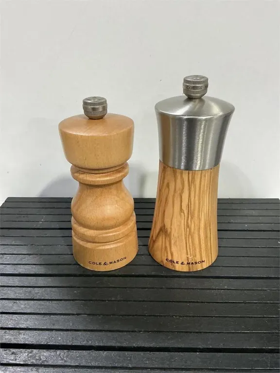 Cole and Mason Salt and Pepper Mill Set