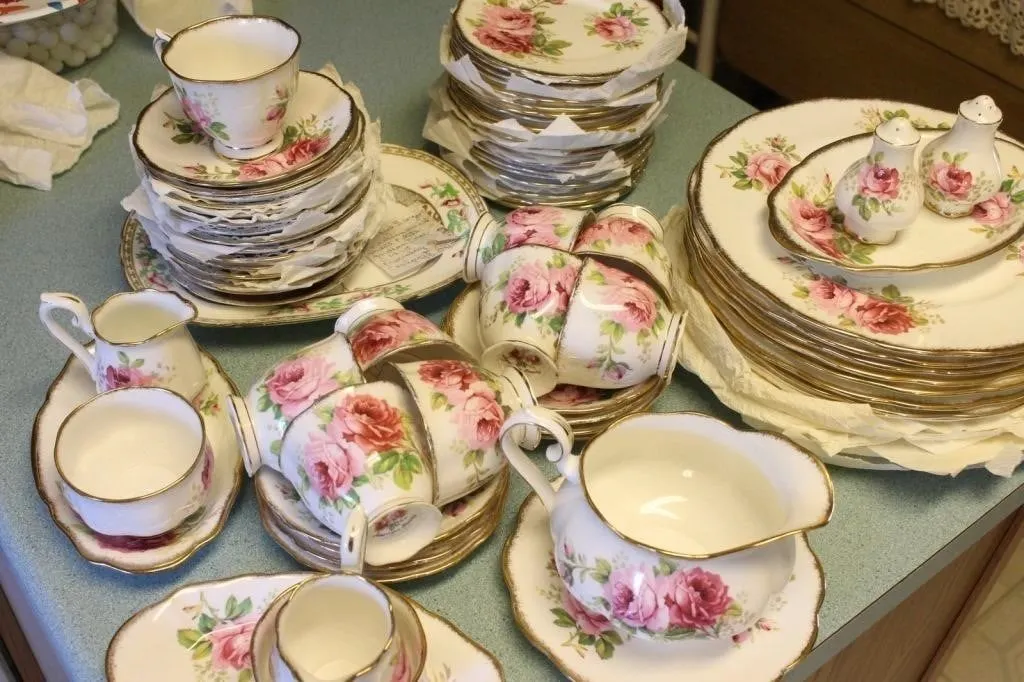 Royal Albert American Beauty china set