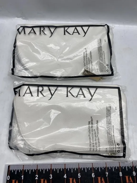 Mary Kay Into the Garden Collection Bags (2)
