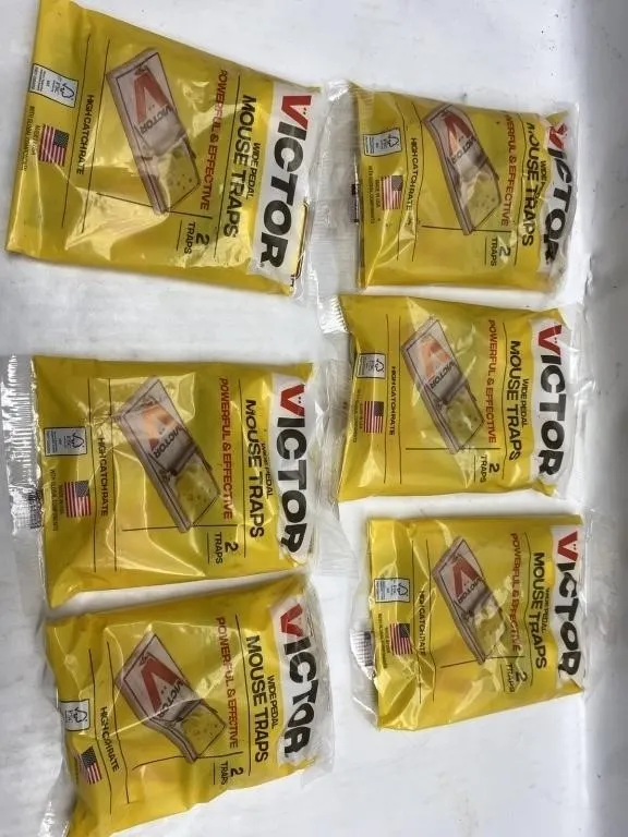 Victor Mouse Traps 6-Pack Lot & Tote Bag