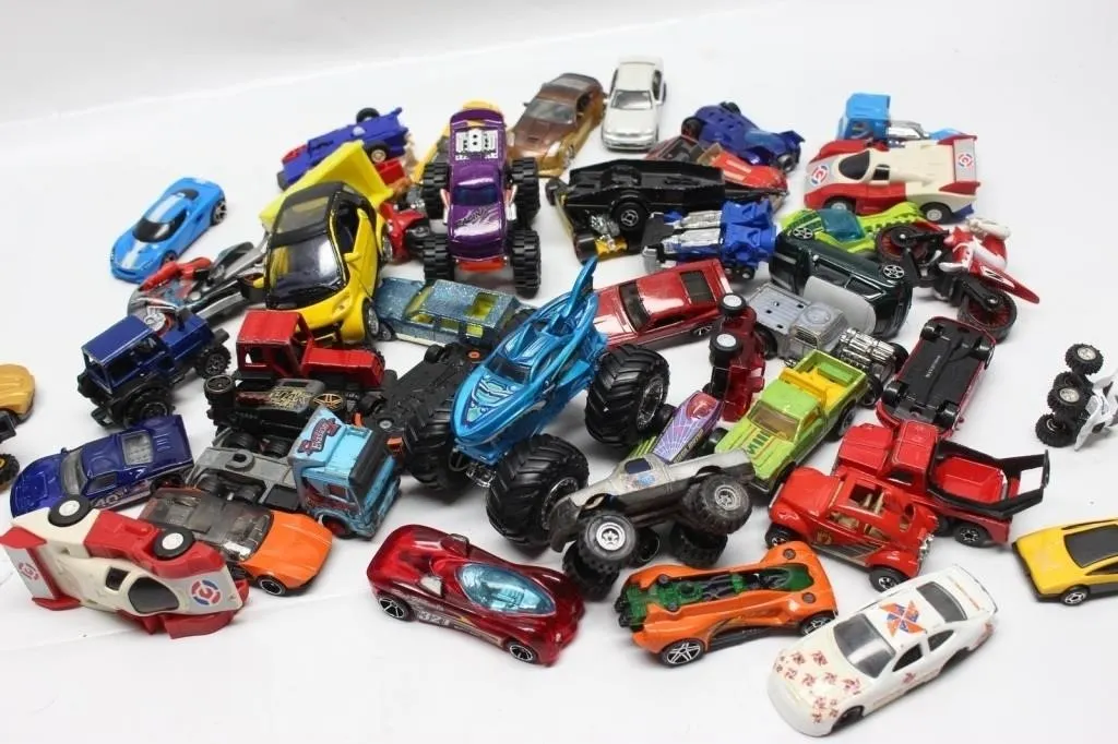 Lot of Diecast Toy Cars & Monster Trucks