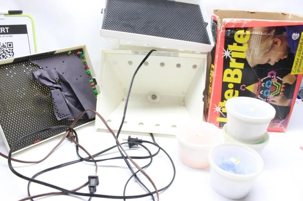 Vintage Lite-Brite with Pegs & Box- Damaged