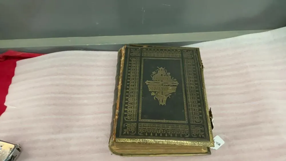 ANTQUE LEATHER BOUND “THE HOLY SCRIPTURES” BIBLE W/ BRASS EDGING & LATCHES