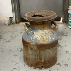 ANTIQUE. CREAM CAN W/ LID