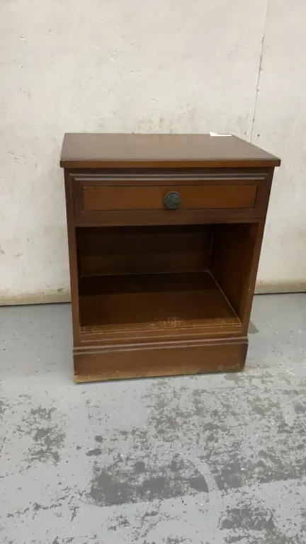 VINTAGE WOODEN SIDE TABLE W/ DRAWER/LOWER CUBBY