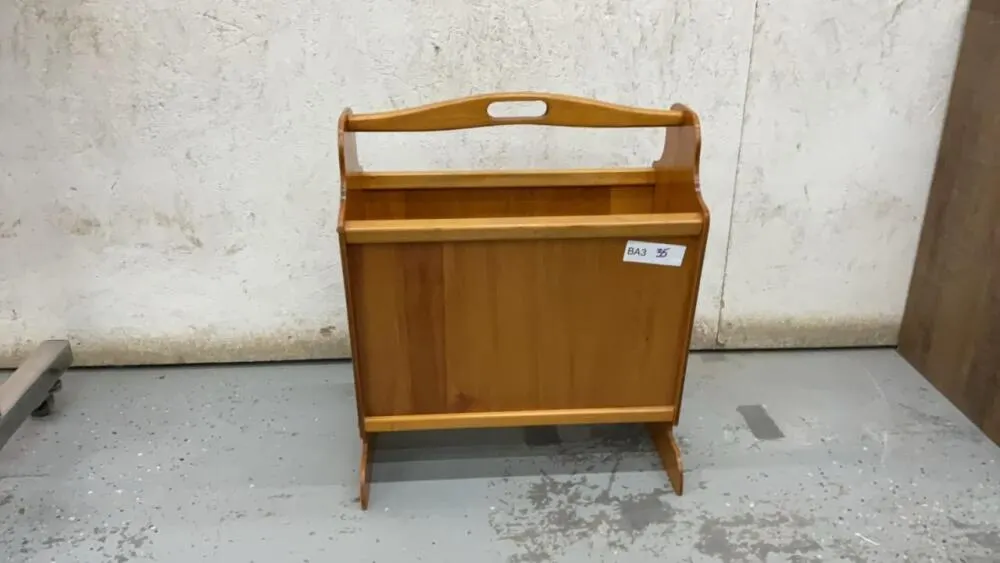 WOODEN MAGAZINE RACK