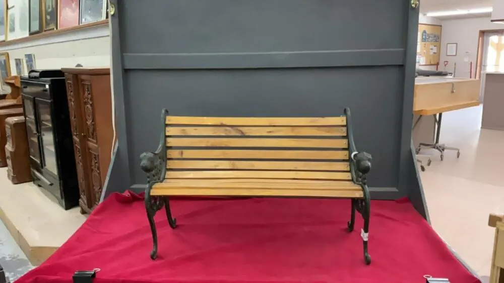 SMALL DOLL SIZE PARK BENCH
