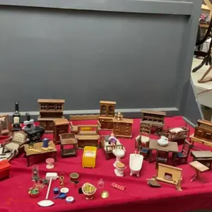VARIETY OF DOLL HOUSE FURNITURE W/ A FEW SMALL DOLLS
