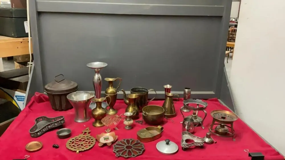 A VARITY OF METALWARE - BRASS, COPPER, SILVERPLATE