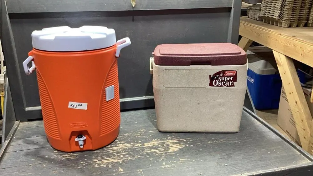 (2)ITEMS- RUBBERMAID WATER JUG + COLEMAN COOLER