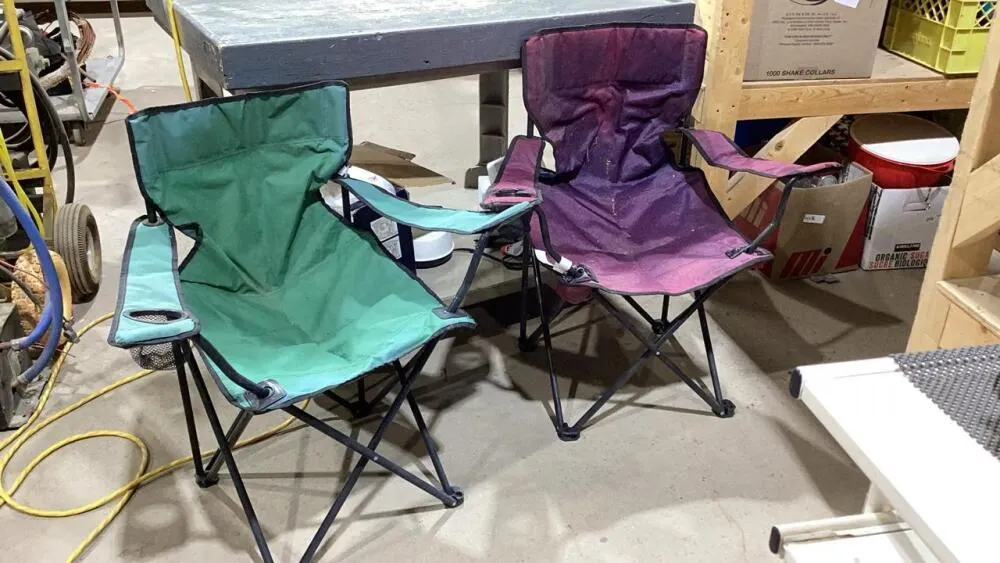 (2) FOLDING LAWN CHAIRS