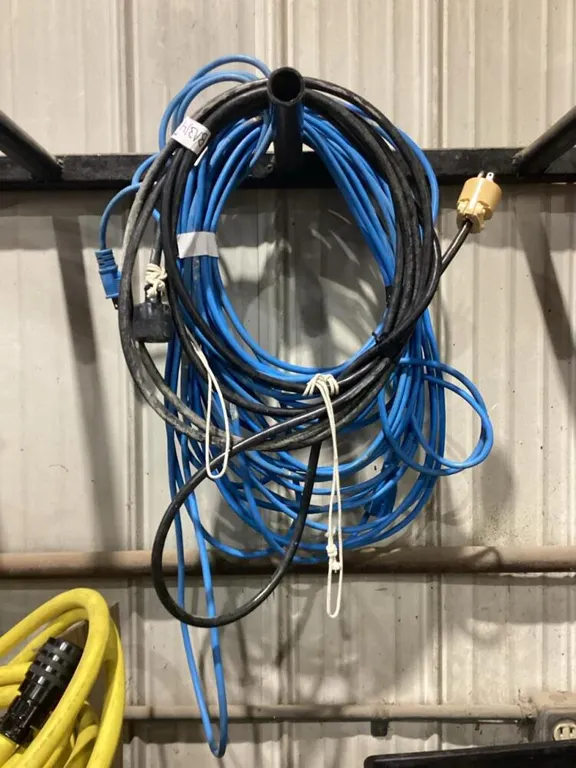 (2) BUNDLES OF EXTENSION CORDS