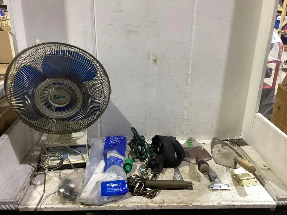SHOP TOTE OF MISCELLANEOUS W/ TROWELS, ELETRIC FAN, HINGES & EXTENSION CORD
