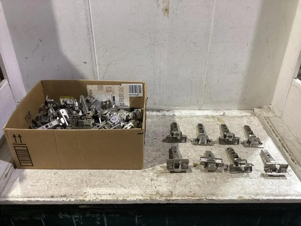 SHOP BOX OF HINGES