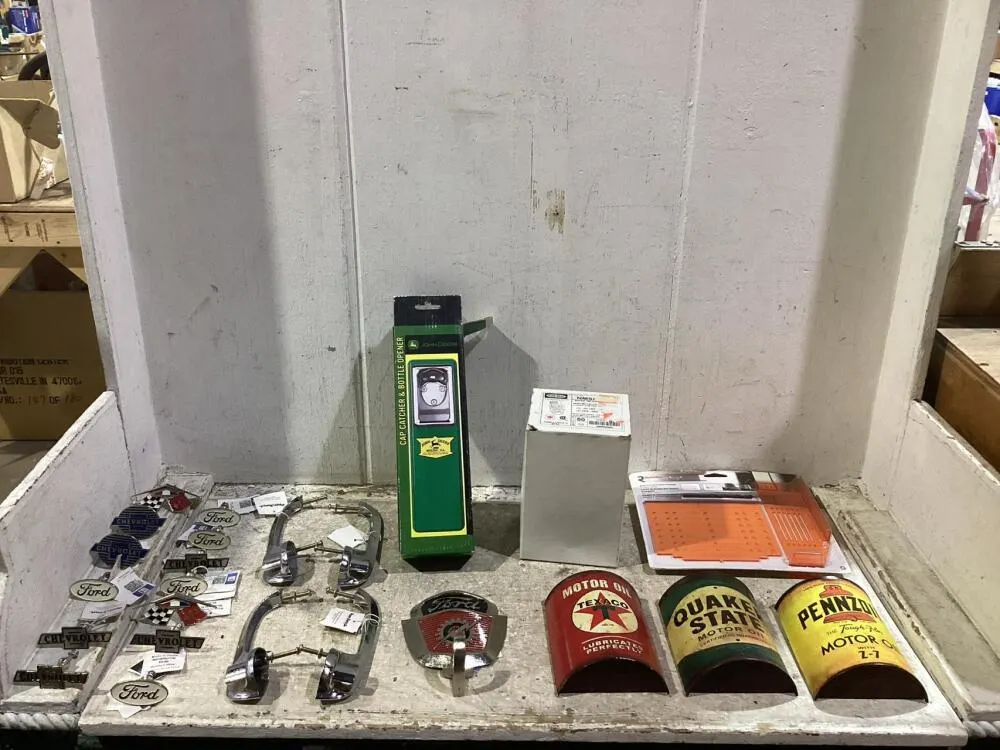 BOX OF SHOP DECORS