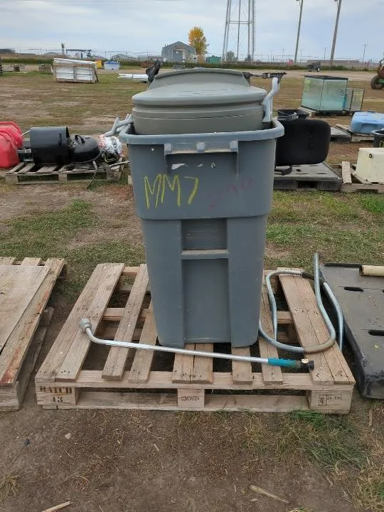 Rubbermaid Bins and Accessories