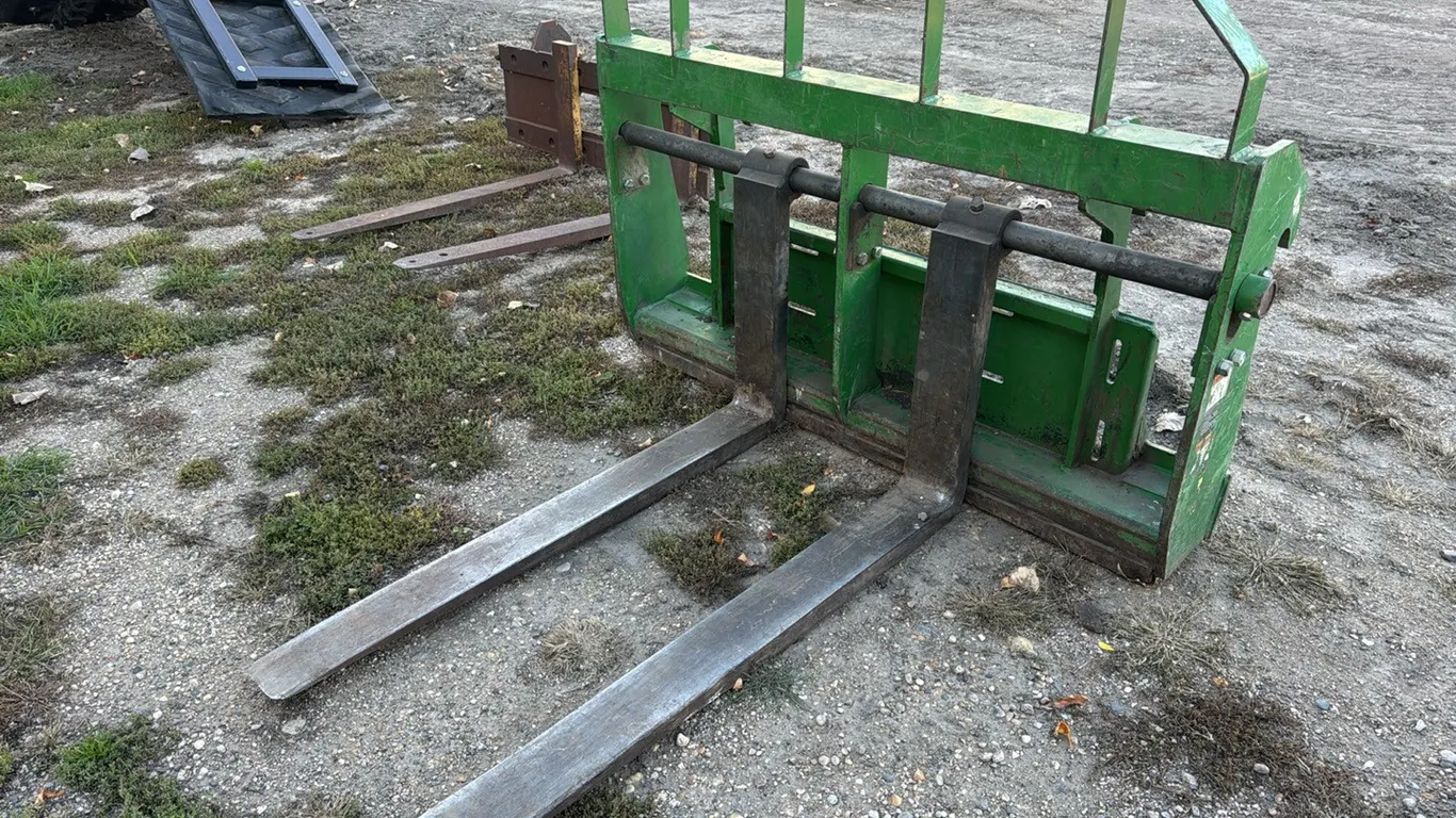 Frontier 48" HD pallet forks w/ skid steer & front loader quick attach