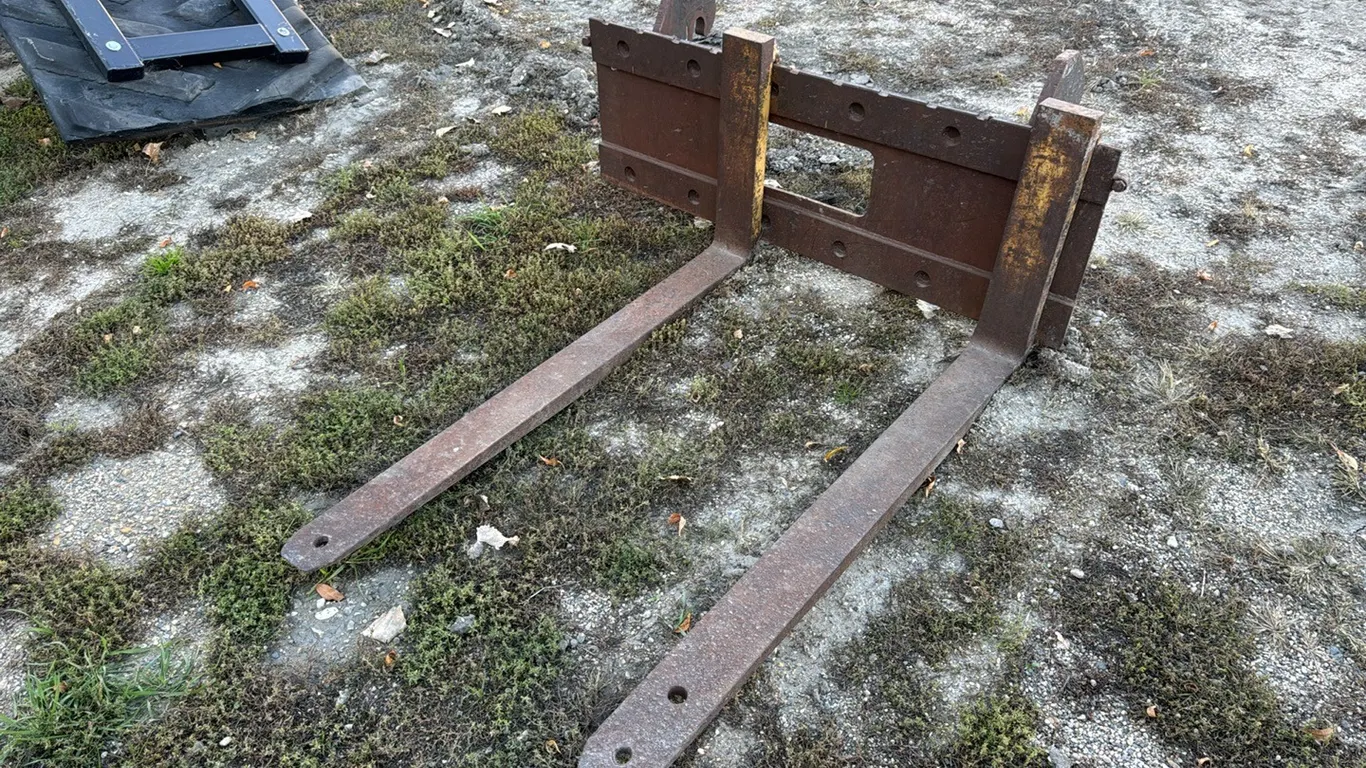 48" Pallet forks for front loader