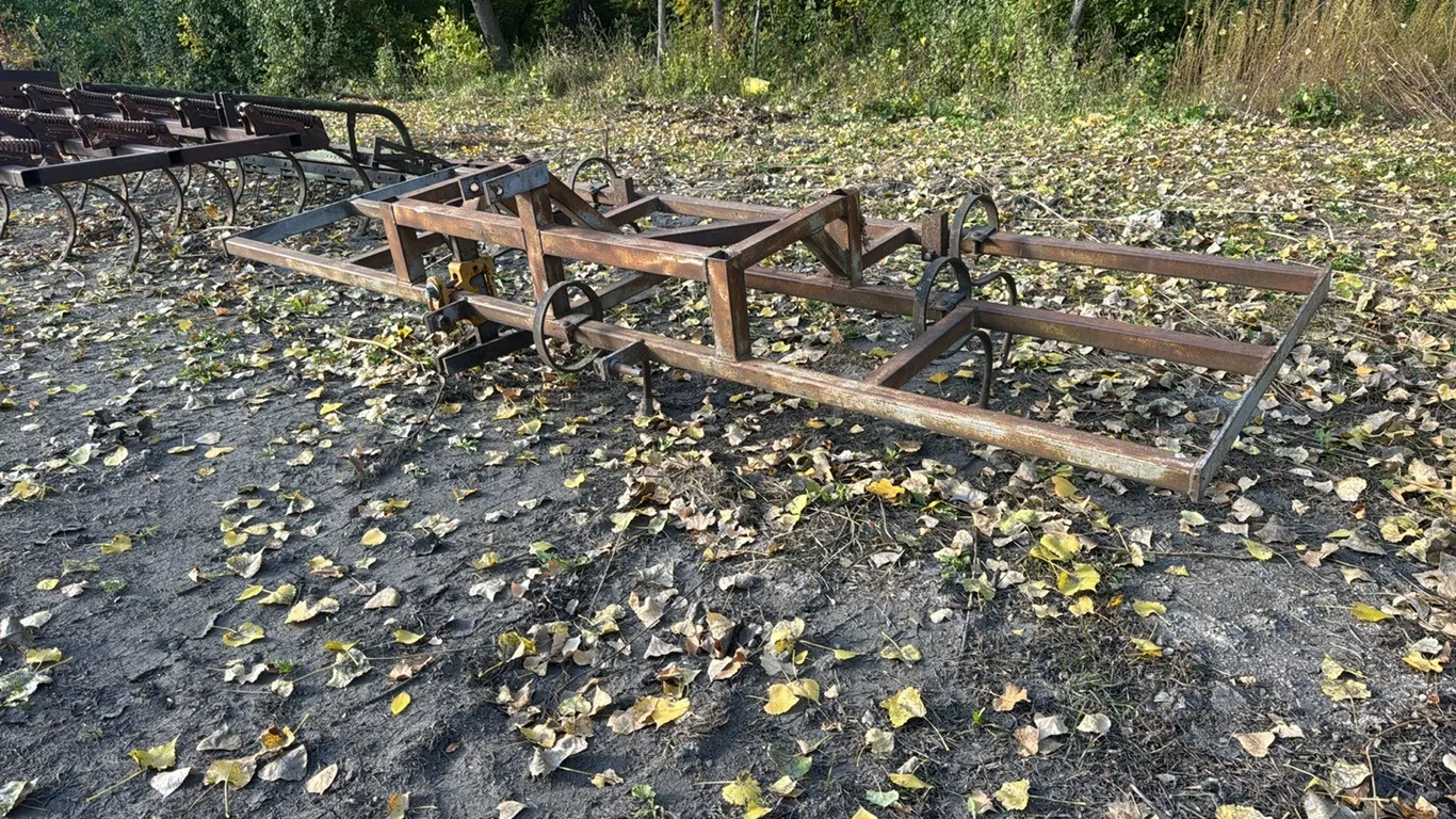10’ 3pt Danish tine cultivator (Missing Shanks)