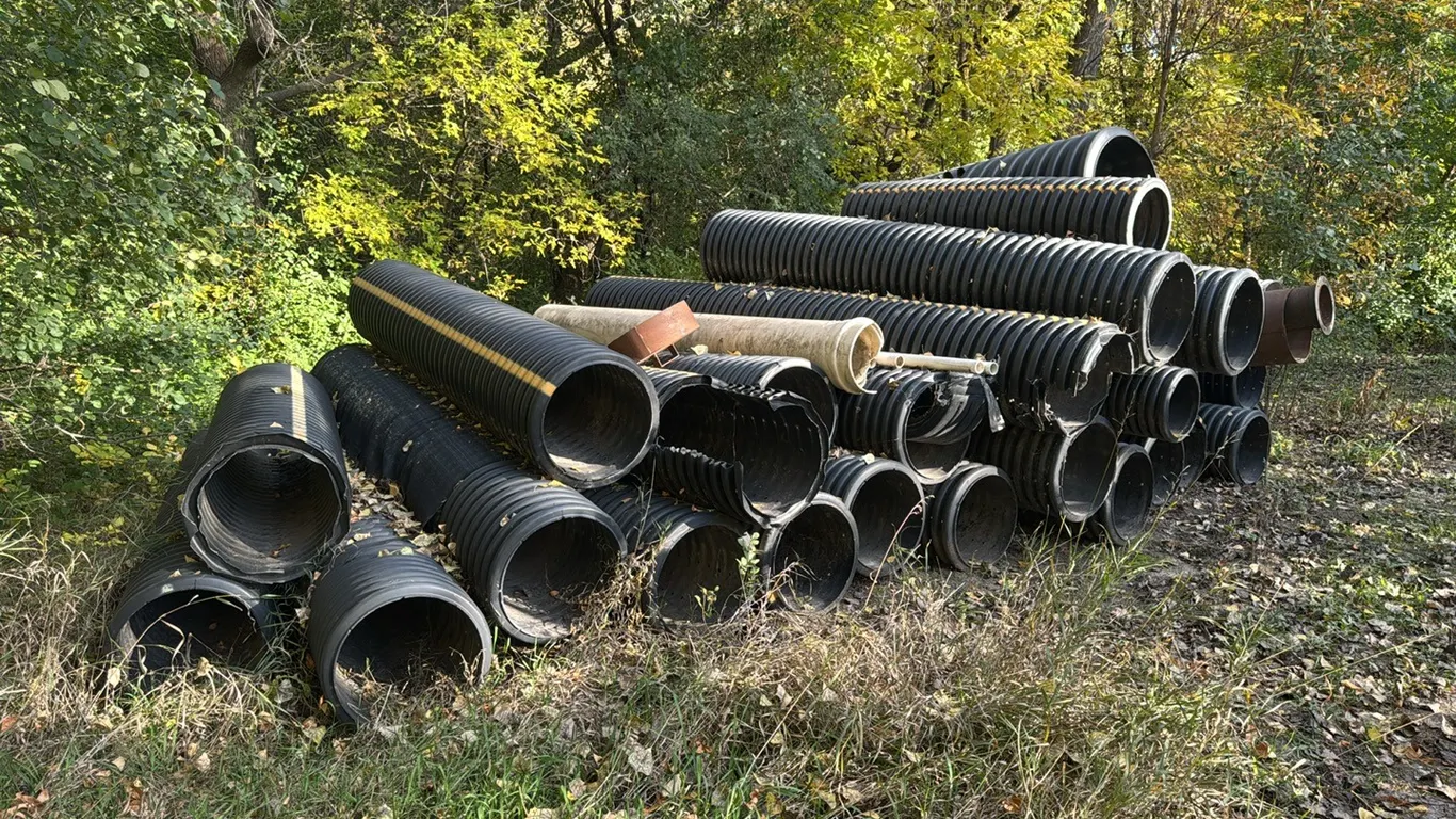 Large qauntity of assorted lenght of 18” poly culverts