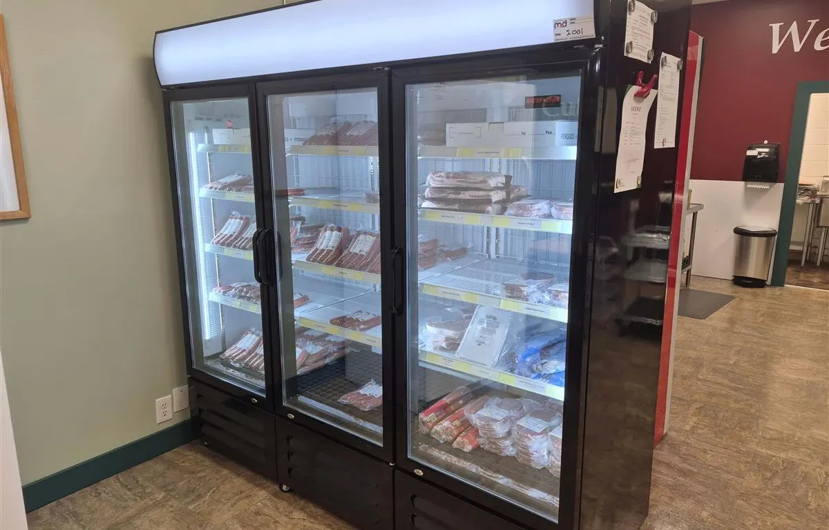 New Air NGF-182-H 3-Door Glass Freezer
UNRESERVED