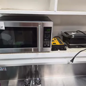 Kitchen Appliance Assortment
 UNRESERVED