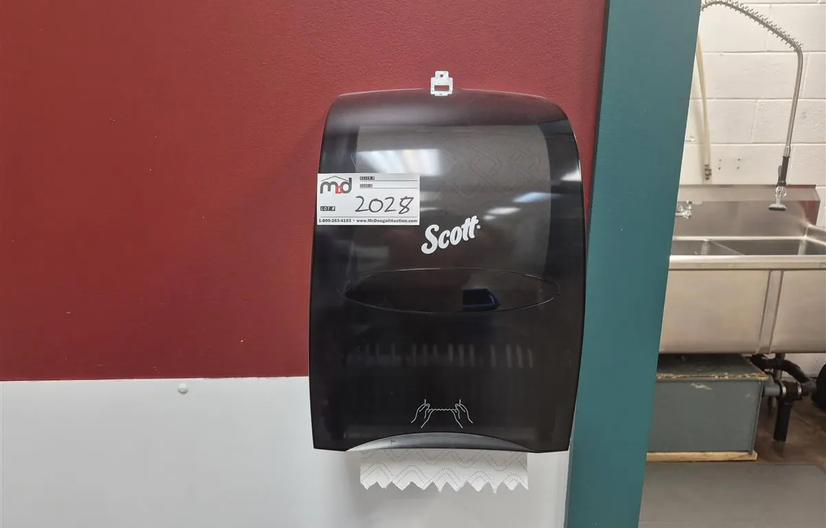 Scott Paper Towel Dispenser & Pedal Bin
UNRESERVED