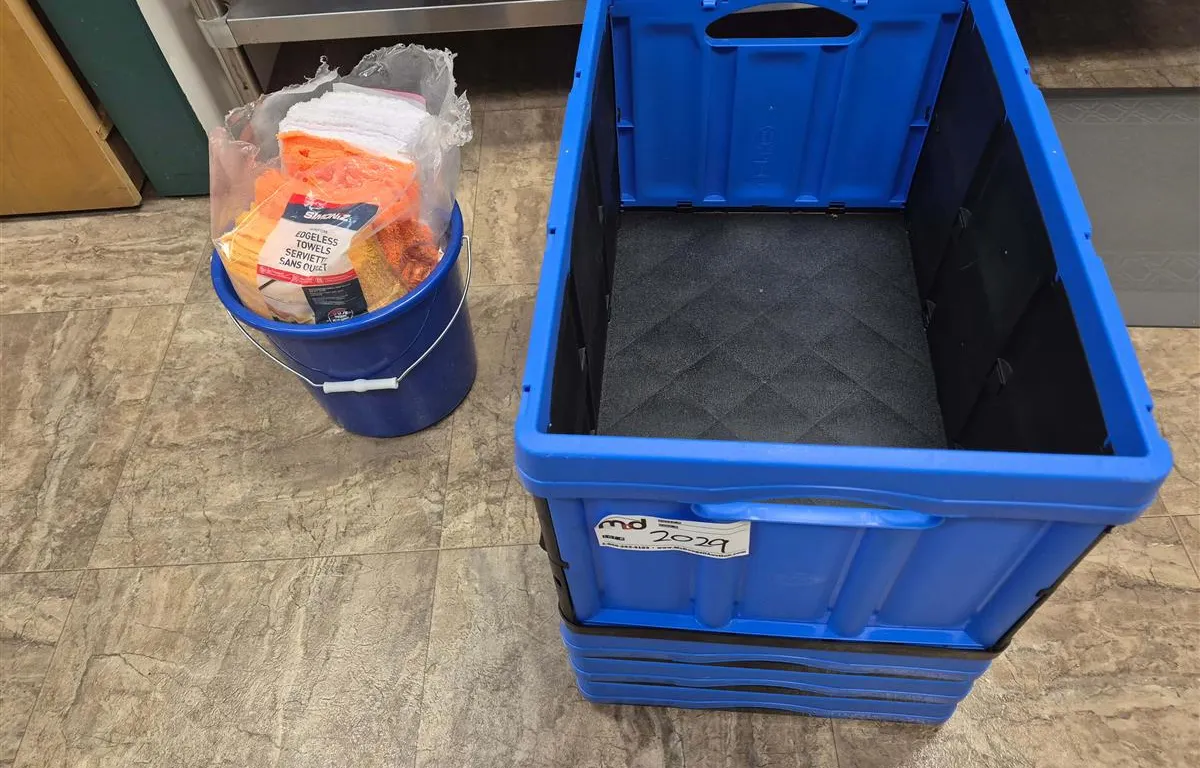 (4) CleverMade Folding Crates w/ Bucket of Towels
UNRESERVED