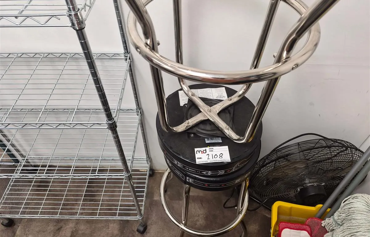 (2) Fender Custom Shop Bar Stools
UNRESERVED
