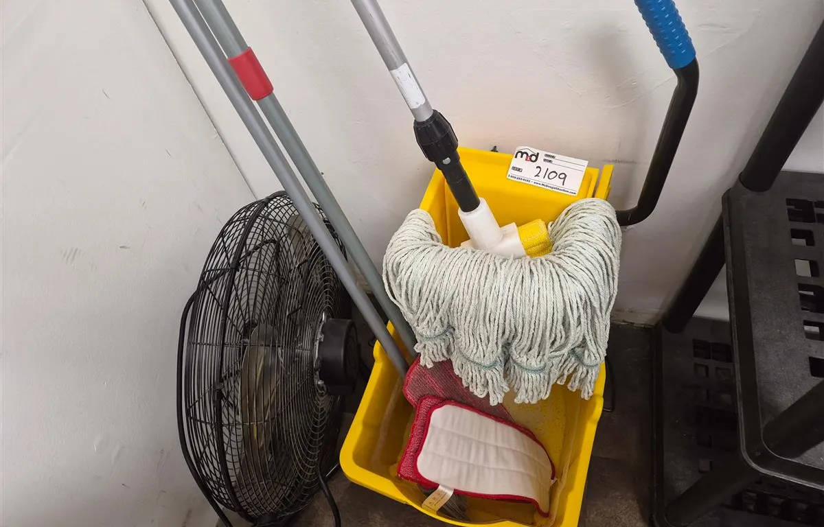Cleaning Equipment & Floor Fan
UNRESERVED