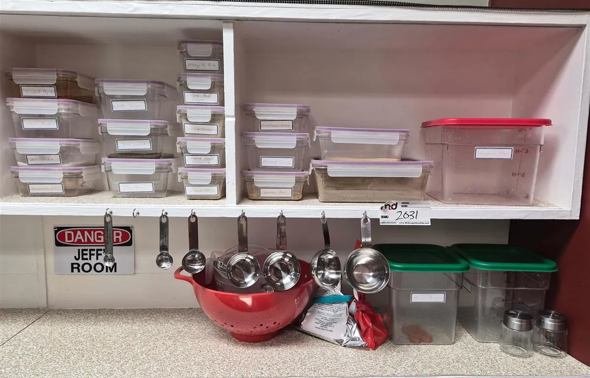 Assorted Food Storage Containers & Kitchenware
UNRESERVED