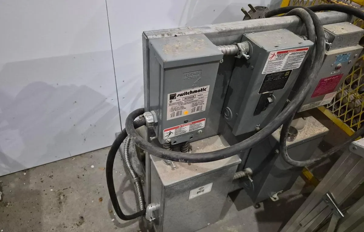 Phase-A-Matic Rotary Phase Converter
UNRESERVED