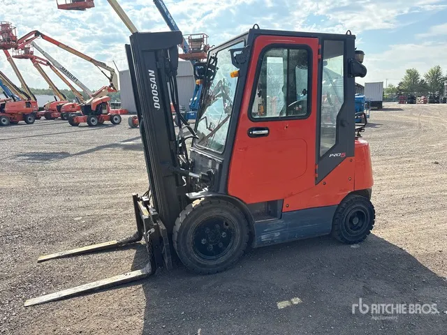 2010 Doosan G25E-5 3600 lb Cushion Tire Forklift